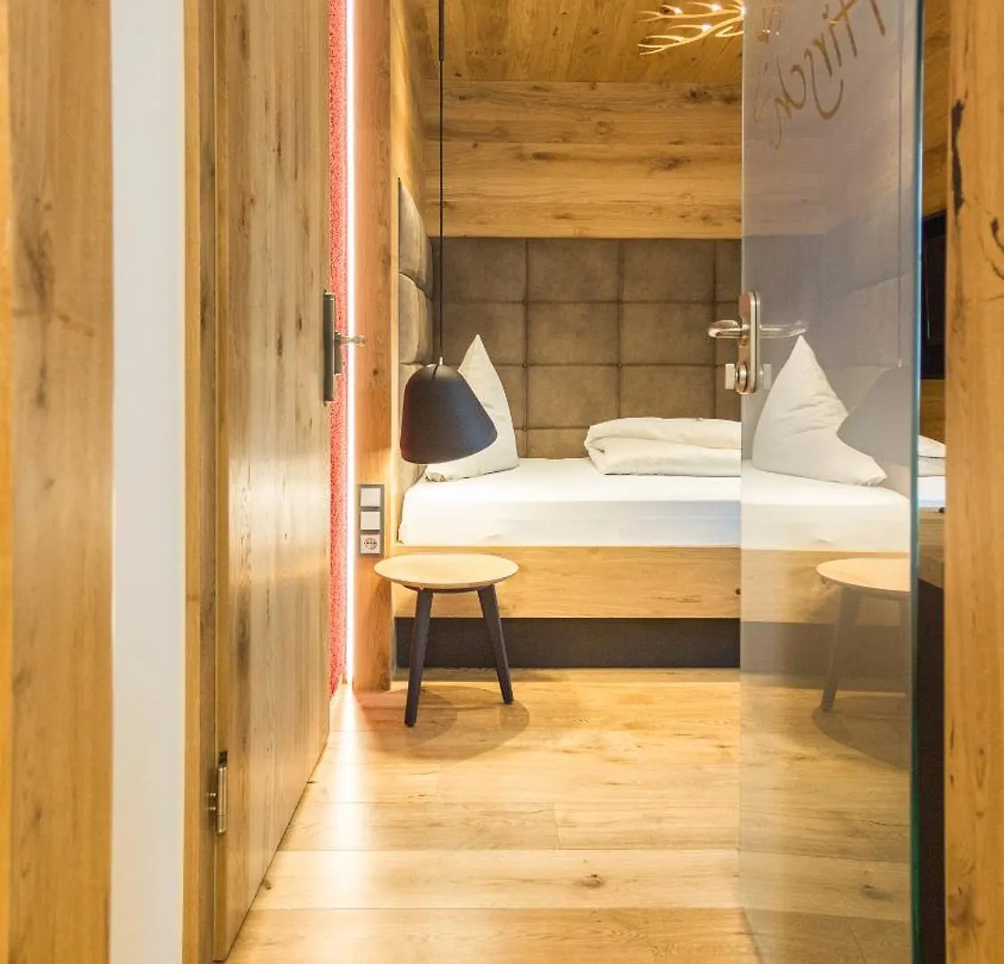 Hotel Hirsch Neu-Ulm 4*,